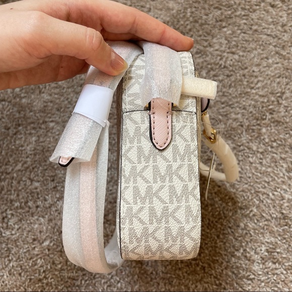 SOLD ✨ Michael Kors Jet Set Logo Crossbody Purse - Picture 10 of 14